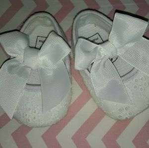 Baby gap girl shoes